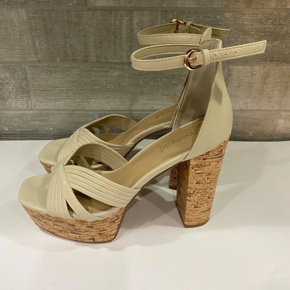 Shoe Dazzle Platform Heel Tan Size 9‎